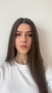 laura-uhrova.jpeg
